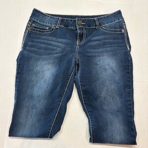 Maurice’s large short dark skinny jeans used 27.5” inseam